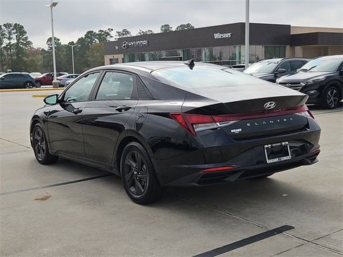 Used 2021 Hyundai Elantra SEL image 10