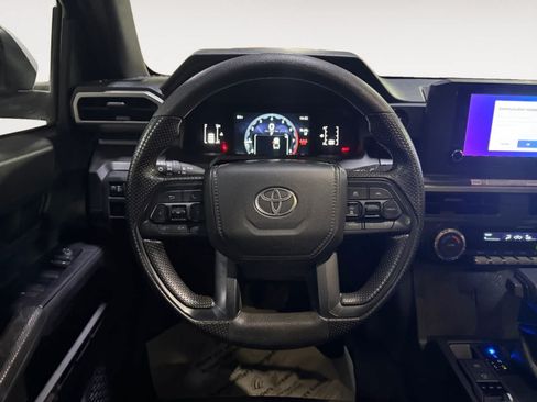 Used 2025 Toyota Tacoma SR5 AWD/4WD image 19