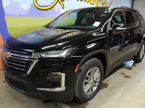 Used 2023 Chevrolet Traverse LT FWD image 8