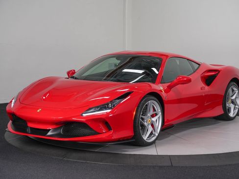 Used 2022 Ferrari F8 Tributo RWD image 5