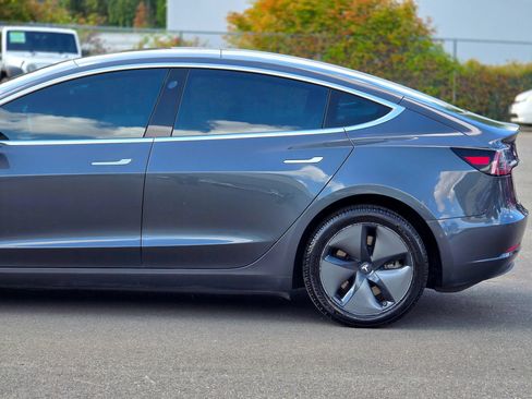 Used 2018 Tesla Model 3 Long Range AWD/4WD image 8