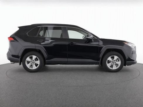 Used 2021 Toyota RAV4 XLE w/ Convenience Package FWD image 2