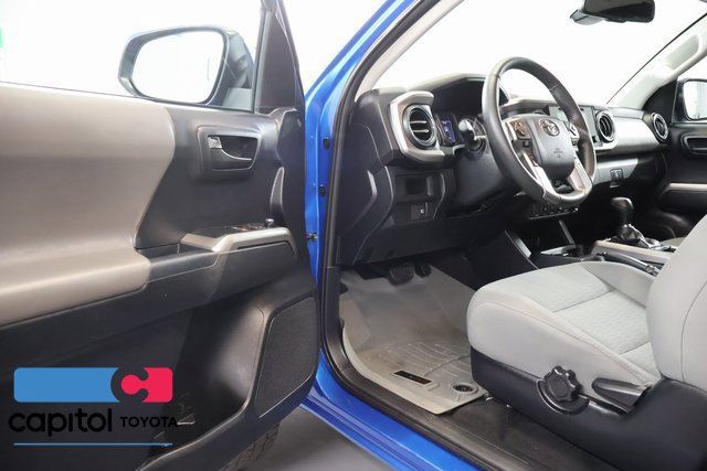 Certified 2018 Toyota Tacoma SR5 AWD/4WD image 10
