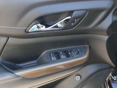 Used 2021 GMC Acadia SLE w/ Driver Convenience Package FWD image 14
