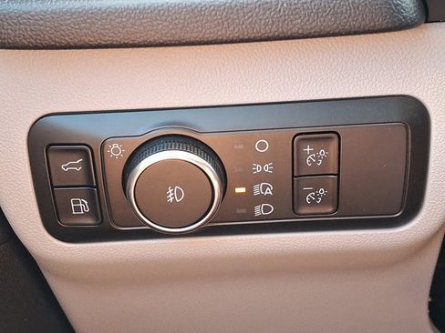 Used 2025 Ford Escape PHEV w/ Class II Trailer Tow Package image 24