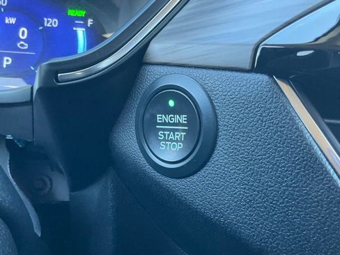 Used 2020 Ford Escape Titanium image 22