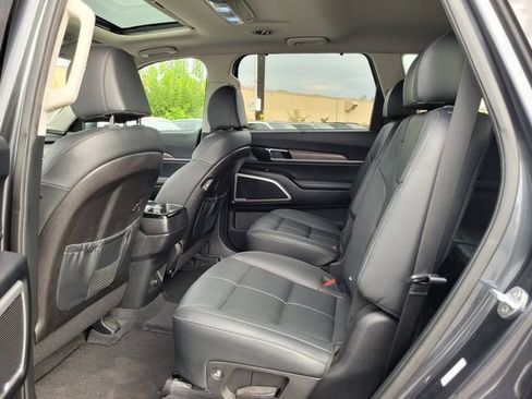 Certified 2022 Kia Telluride EX w/ EX Premium Package FWD image 16