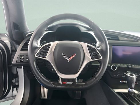 Used 2015 Chevrolet Corvette Z06 w/ 3LZ Preferred Equipment Group image 9