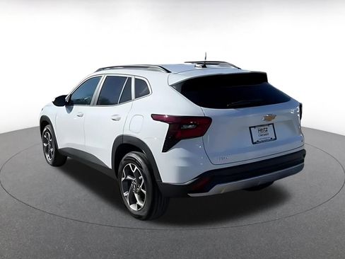 Used 2025 Chevrolet Trax LT image 11