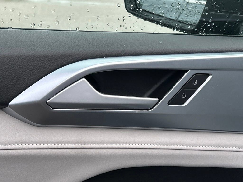 New 2026 Volkswagen Taos SE FWD image 18