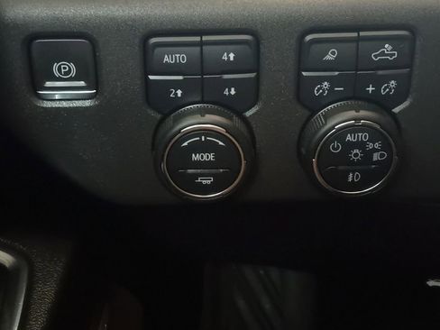 Used 2023 Chevrolet Silverado 1500 LT Trail Boss w/ Convenience Package II AWD/4WD image 12