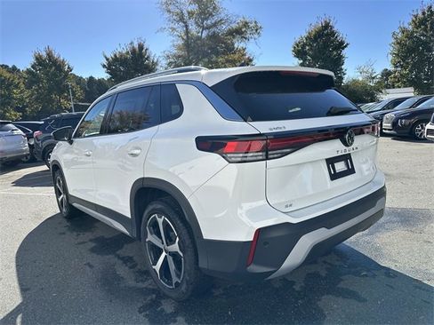 New 2025 Volkswagen Tiguan SE image 3