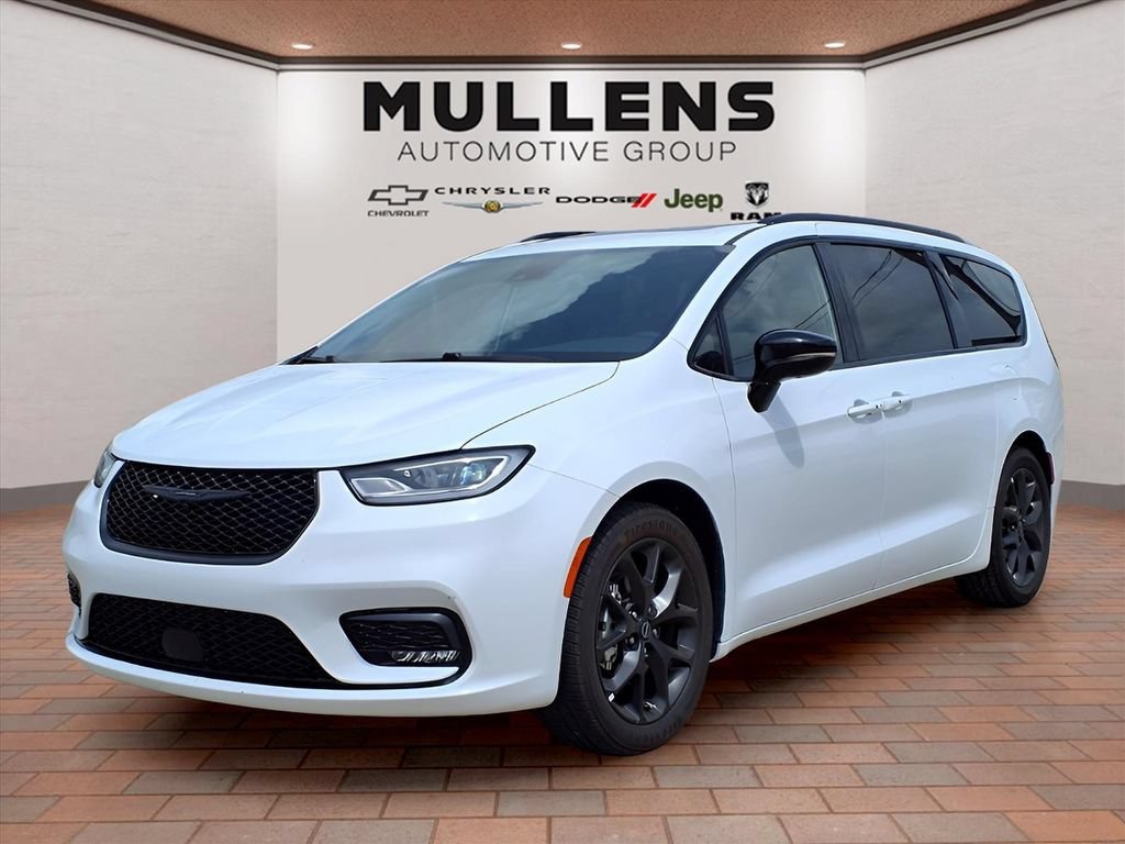 Used 2025 Chrysler Pacifica Limited FWD image 1