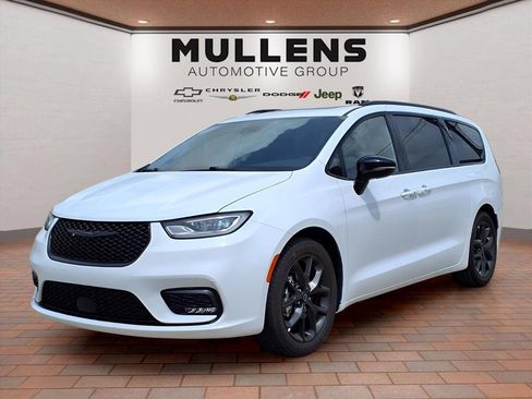 Used 2025 Chrysler Pacifica Limited FWD image 1