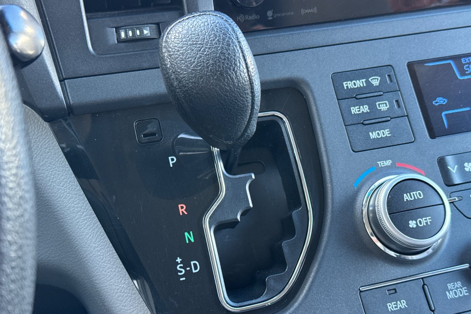 Used 2017 Toyota Sienna LE FWD image 22