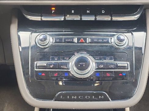 Used 2022 Lincoln Corsair AWD w/ Premium Package image 17