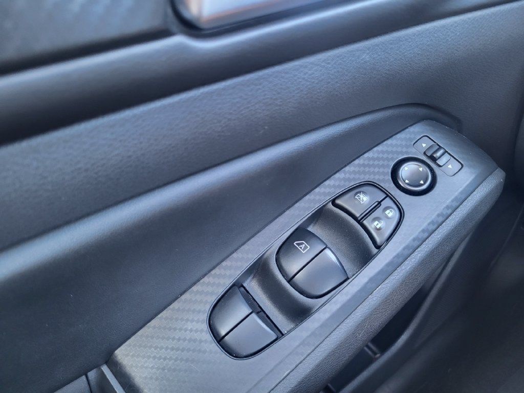 Used 2025 Nissan Altima 2.5 SV AWD/4WD image 19