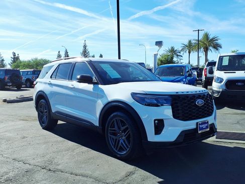 Certified 2025 Ford Explorer ST-Line w/ Premium Package AWD/4WD image 8