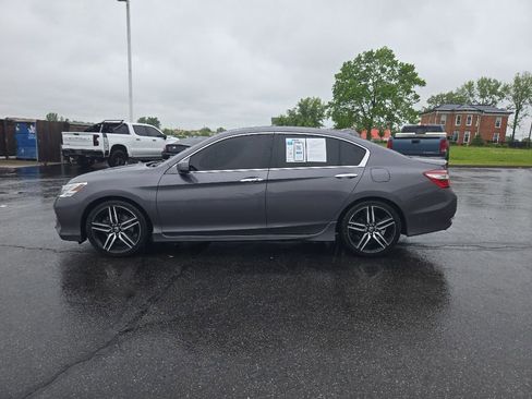 Used 2017 Honda Accord Touring image 4