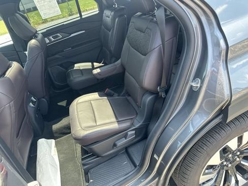 Used 2025 Ford Explorer Platinum w/ LUX Leather Package AWD/4WD image 27