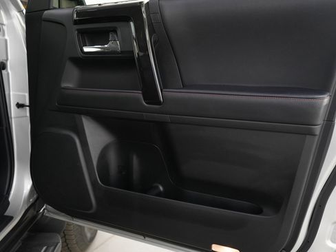 Used 2024 Toyota 4Runner TRD Off-Road Premium image 9