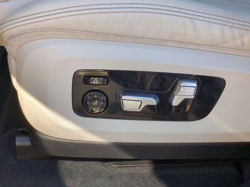 Used 2020 BMW X7 xDrive40i w/ Premium Package image 21