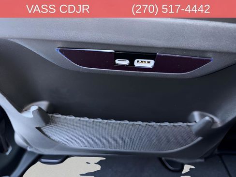 New 2026 Chrysler Pacifica Select image 32