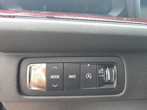 Used 2025 Chevrolet Traverse RS image 28