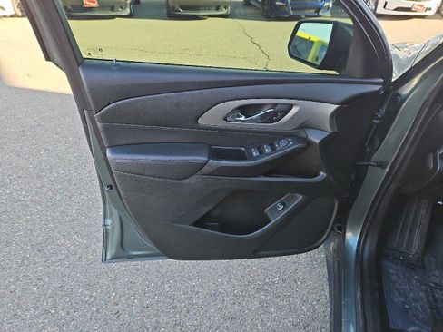 Used 2022 Chevrolet Traverse LT image 9