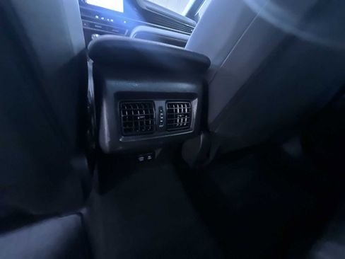 Used 2025 Toyota Camry SE image 37