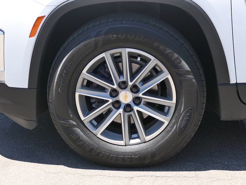 Used 2023 Chevrolet Traverse LT FWD image 10