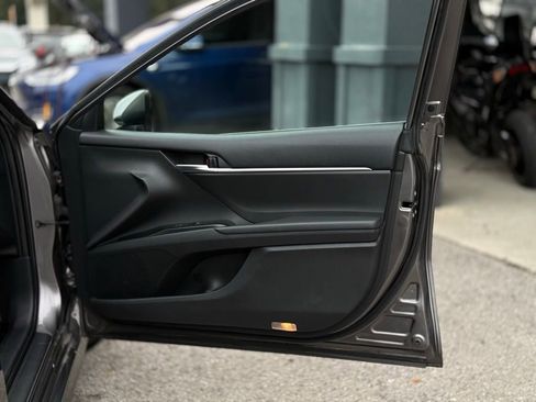 Used 2018 Toyota Camry LE image 13