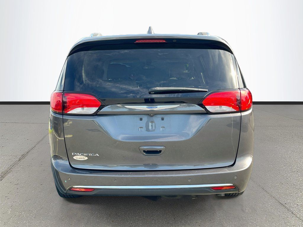 Used 2018 Chrysler Pacifica Touring-L w/ Premium Audio Group FWD image 6