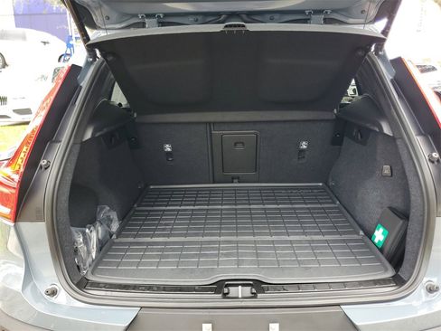 Certified 2023 Volvo XC40 B4 Ultimate w/ Protection Package Premier image 9