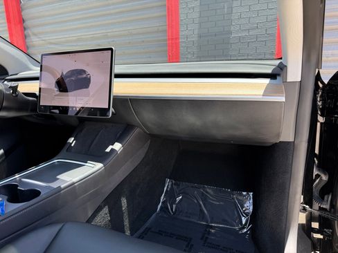 Used 2023 Tesla Model Y AWD image 19