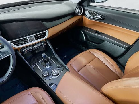 Used 2018 Alfa Romeo Giulia image 11