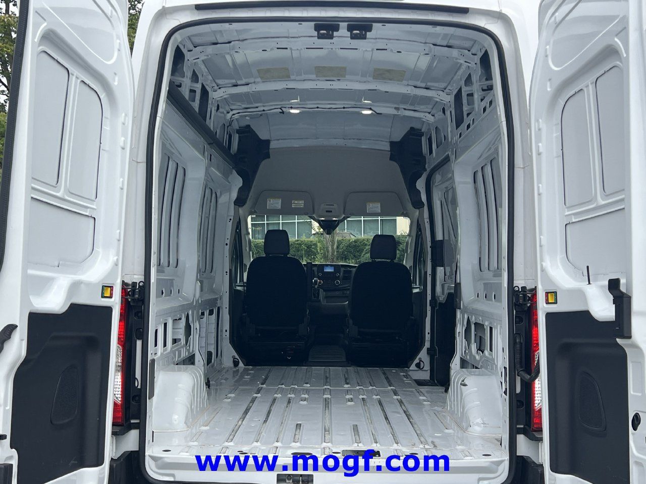Used 2025 Ford Transit 250 148 High Roof RWD image 19