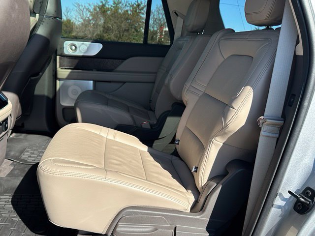 Used 2023 Lincoln Navigator L Reserve AWD/4WD image 15