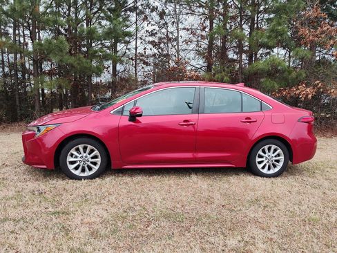 Used 2020 Toyota Corolla XLE image 4