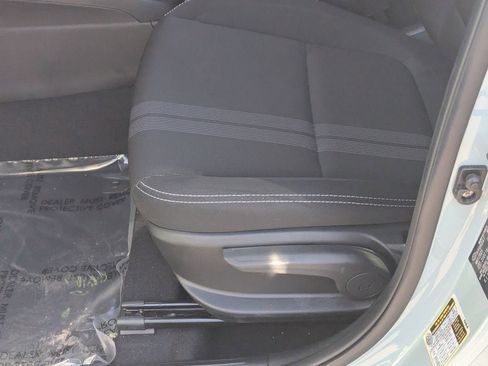 Used 2025 Hyundai Venue SEL image 21