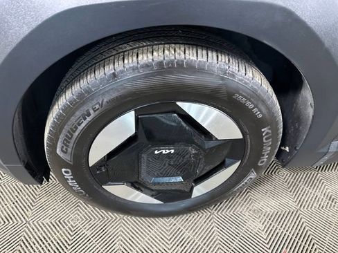 Used 2024 Kia EV9 Wind image 10