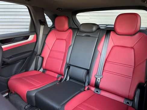 Certified 2026 Porsche Cayenne AWD/4WD image 24