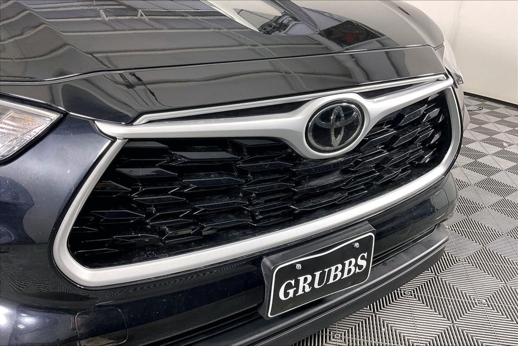 Used 2022 Toyota Highlander XLE AWD/4WD image 38