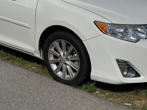 Used 2013 Toyota Camry XLE FWD image 11