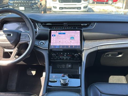 Certified 2024 Jeep Grand Cherokee Limited w/ Luxury Tech Group II image 14