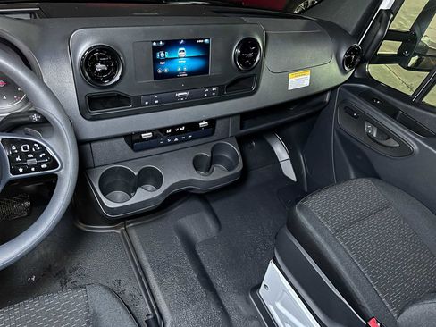 Used 2023 Mercedes-Benz Sprinter 3500 image 32