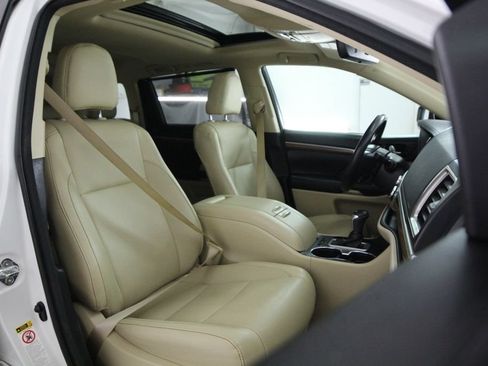 Used 2018 Toyota Highlander Limited FWD image 61