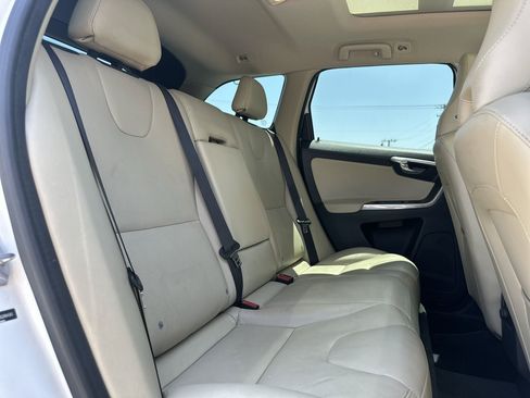 Used 2016 Volvo XC60 T5 Premier w/ Proximity Package FWD image 17