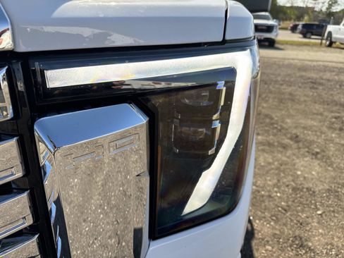 New 2026 GMC Sierra 2500 Denali w/ Denali Reserve Package AWD/4WD image 9