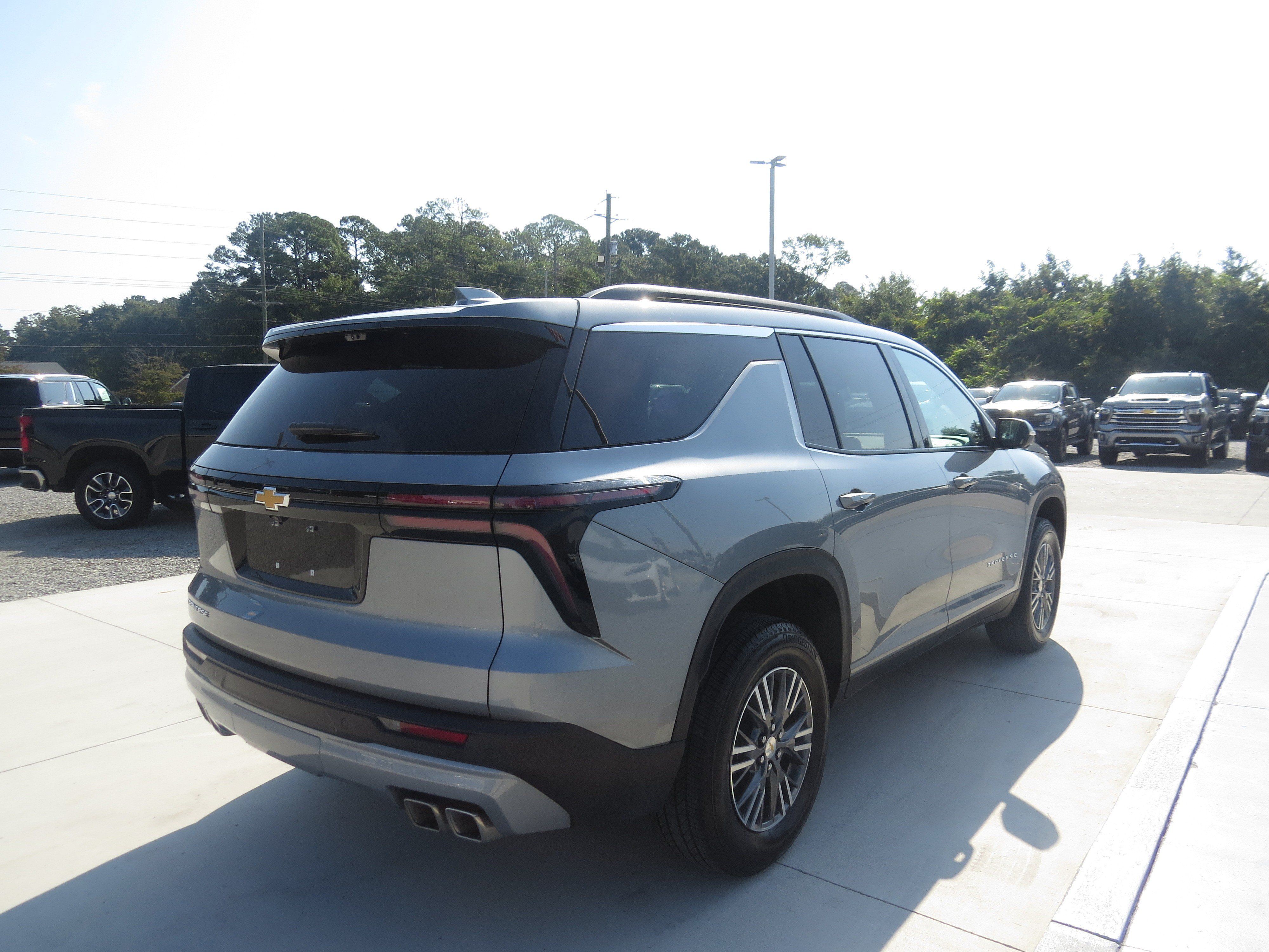 Used 2026 Chevrolet Traverse LT w/ Driver Confidence Package FWD image 5